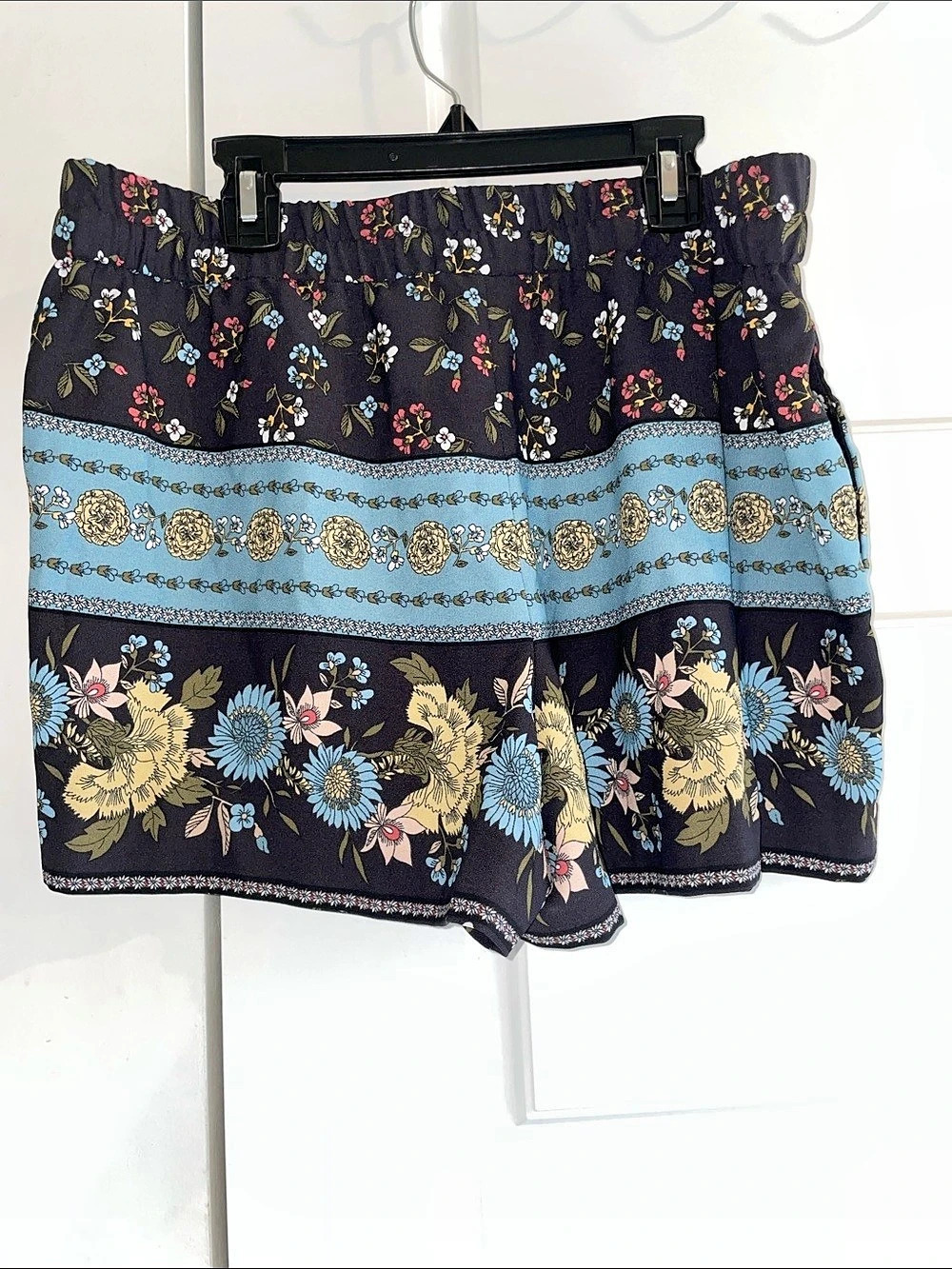 LOFT Floral Skort in Black & Blue Size Medium Like New